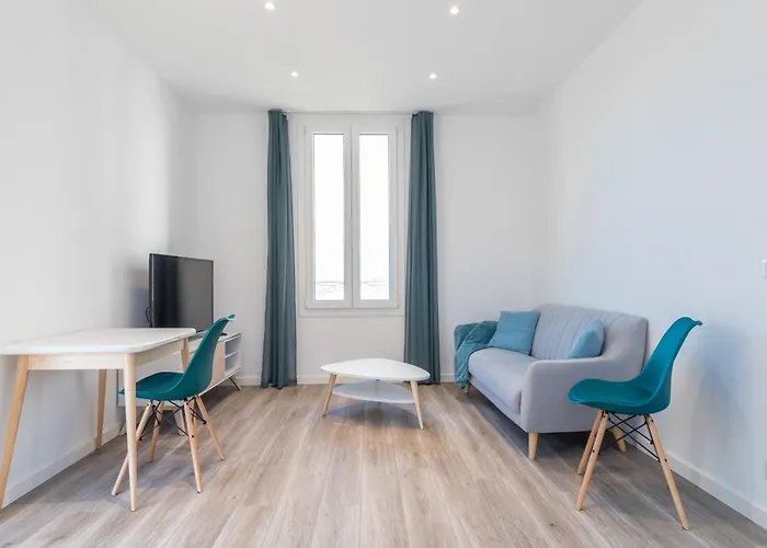 1er Etage * Антиб